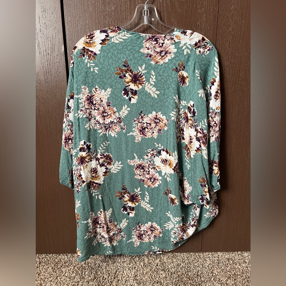 Woman’s Floral Shall - Picture 2 of 2